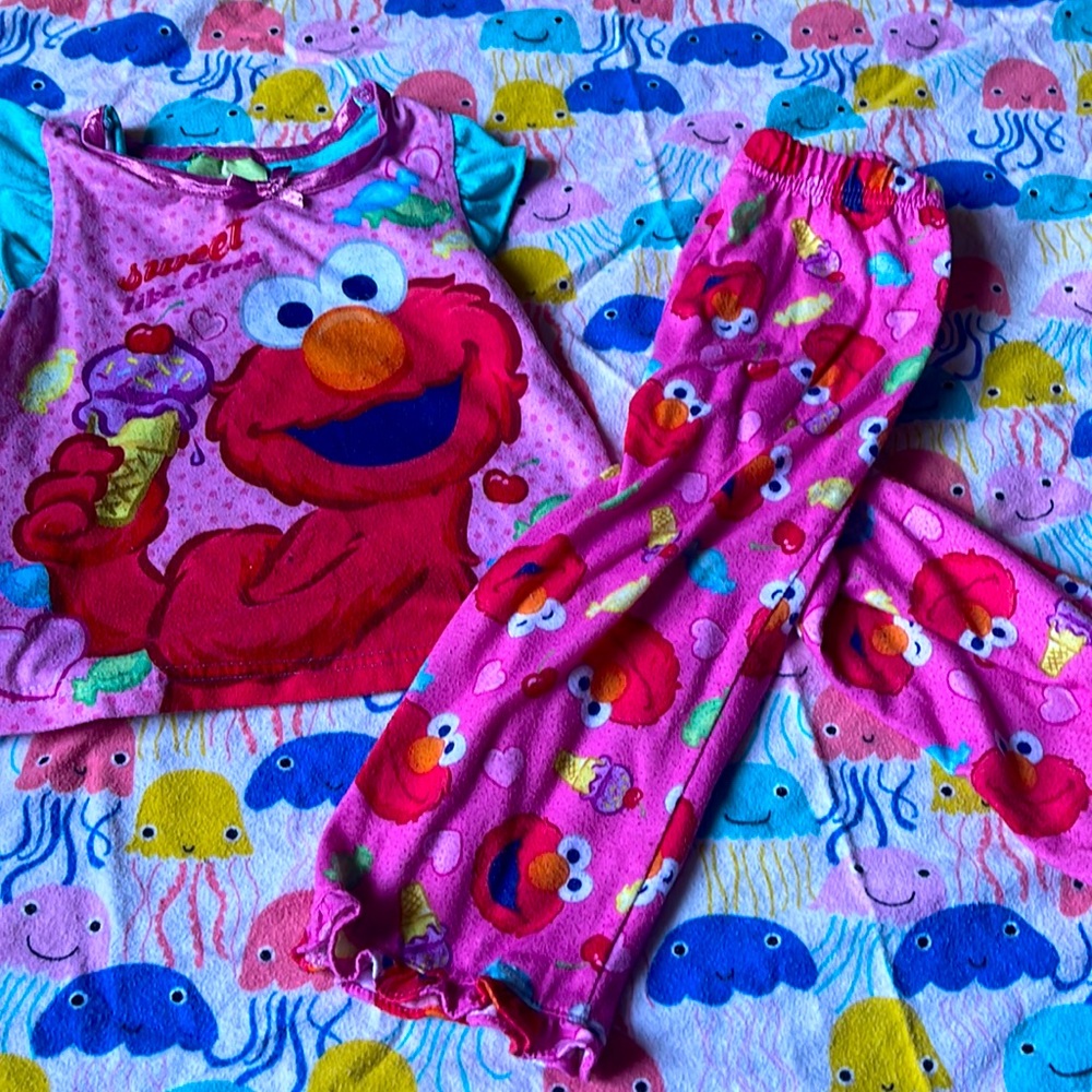 Sesame Street Elmo Pj’s ! ❤️